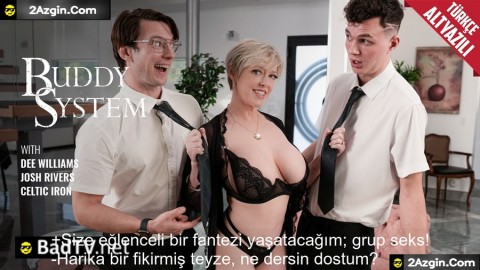 Mahallenin Teyzesi Olan Milf Kadının İçinden Gencecik Seksi Bir Kadın Çıktı