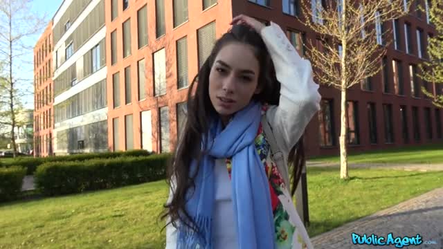 Kayıp bir Rusla halka açık yerde sikişmek